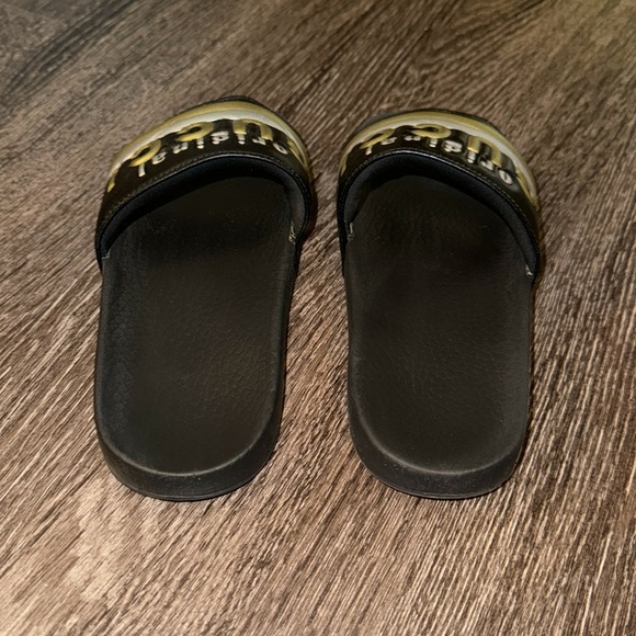 Women’s Gucci Slides - Picture 4 of 4